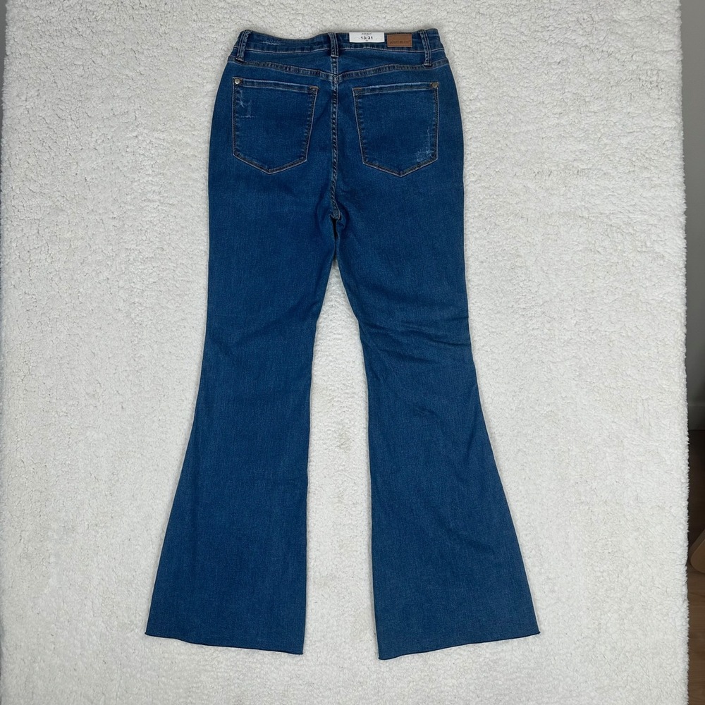 Judy Blue Sz 13/31 High Waist Flare Jeans Medium Wash Sorbtek Moisture Wicking - Picture 3 of 14